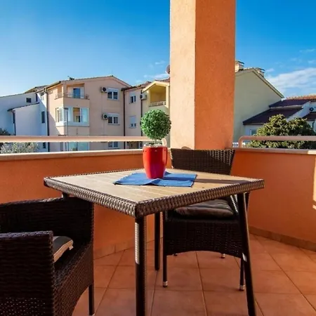 In Mit Eigenem Balkon Lägenhet Pula